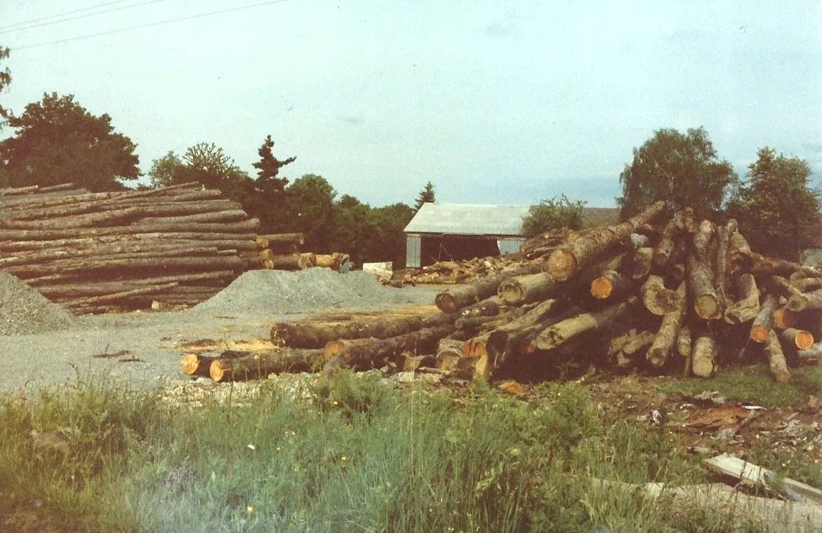 Ferme rurale avec maison et grange